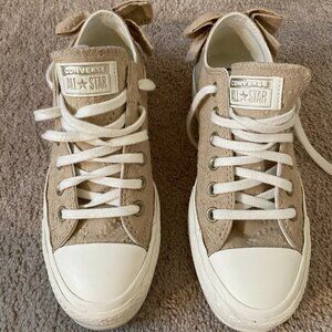 Converse Platform w/ Bow Sz. 7
